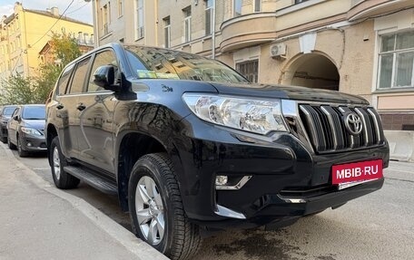 Toyota Land Cruiser Prado 150 рестайлинг 2, 2021 год, 6 000 000 рублей, 2 фотография