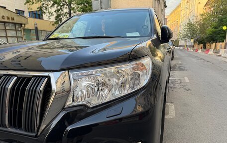 Toyota Land Cruiser Prado 150 рестайлинг 2, 2021 год, 6 000 000 рублей, 3 фотография