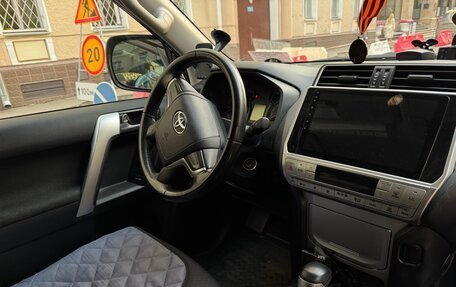 Toyota Land Cruiser Prado 150 рестайлинг 2, 2021 год, 6 000 000 рублей, 10 фотография