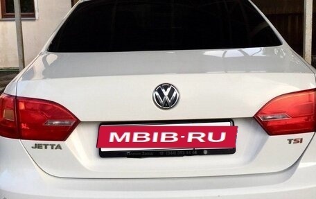 Volkswagen Jetta VI, 2011 год, 1 170 000 рублей, 2 фотография