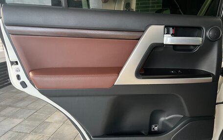 Toyota Land Cruiser 200, 2018 год, 7 790 000 рублей, 13 фотография