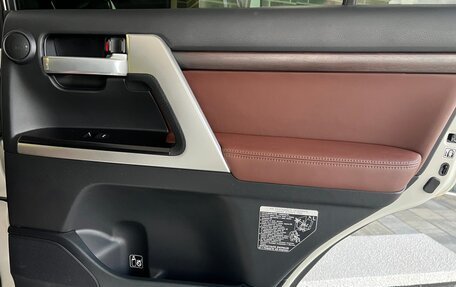 Toyota Land Cruiser 200, 2018 год, 7 790 000 рублей, 14 фотография