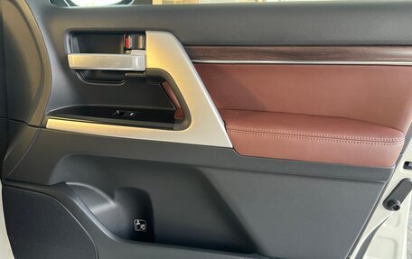 Toyota Land Cruiser 200, 2018 год, 7 790 000 рублей, 15 фотография