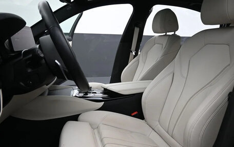 BMW 5 серия, 2022 год, 5 870 000 рублей, 10 фотография
