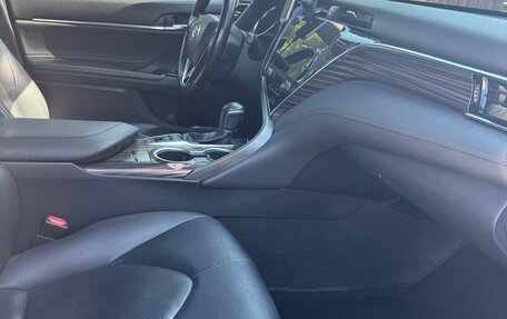 Toyota Camry, 2019 год, 2 800 000 рублей, 8 фотография