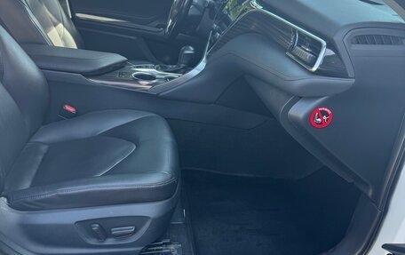 Toyota Camry, 2019 год, 2 800 000 рублей, 15 фотография
