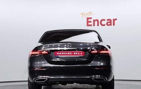 Mercedes-Benz E-Класс, 2021 год, 2 670 000 рублей, 4 фотография