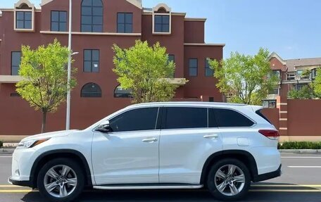 Toyota Highlander III, 2020 год, 2 560 000 рублей, 4 фотография