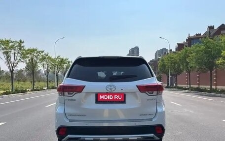 Toyota Highlander III, 2020 год, 2 560 000 рублей, 6 фотография