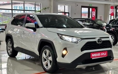 Toyota RAV4, 2022 год, 2 238 887 рублей, 2 фотография