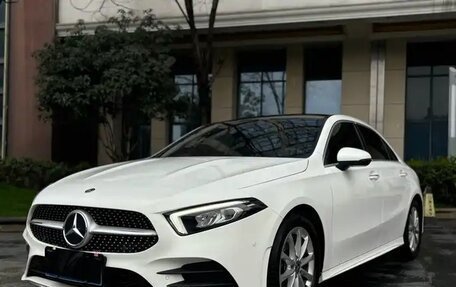 Mercedes-Benz A-Класс, 2020 год, 1 500 000 рублей, 1 фотография