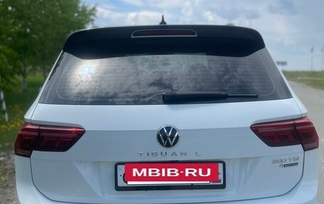 Volkswagen Tiguan II, 2023 год, 4 160 000 рублей, 7 фотография