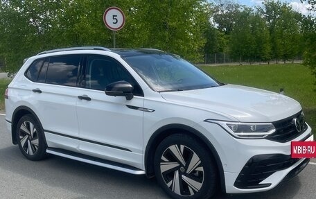 Volkswagen Tiguan II, 2023 год, 4 160 000 рублей, 10 фотография
