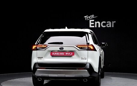 Toyota RAV4, 2022 год, 3 300 000 рублей, 4 фотография