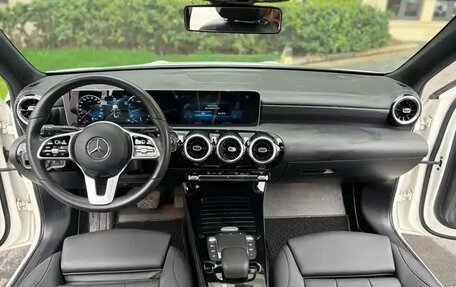 Mercedes-Benz A-Класс, 2020 год, 1 500 000 рублей, 10 фотография