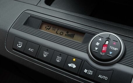 Honda Freed I, 2012 год, 1 250 000 рублей, 17 фотография