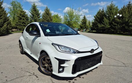 Toyota Yaris, 2021 год, 2 550 000 рублей, 2 фотография