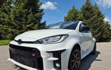Toyota Yaris, 2021 год, 2 550 000 рублей, 4 фотография