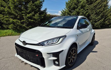 Toyota Yaris, 2021 год, 2 550 000 рублей, 3 фотография