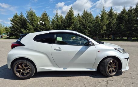 Toyota Yaris, 2021 год, 2 550 000 рублей, 8 фотография