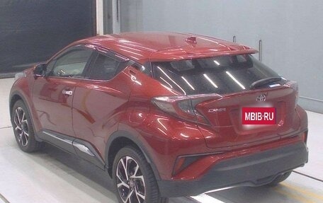 Toyota C-HR I рестайлинг, 2017 год, 2 000 000 рублей, 2 фотография