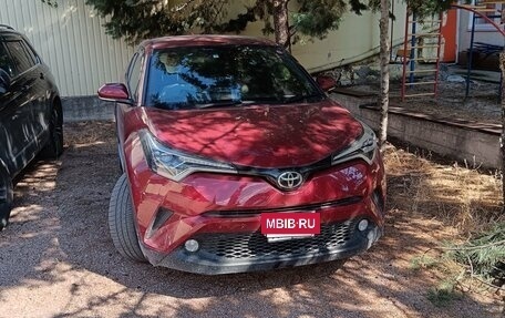 Toyota C-HR I рестайлинг, 2017 год, 2 000 000 рублей, 11 фотография