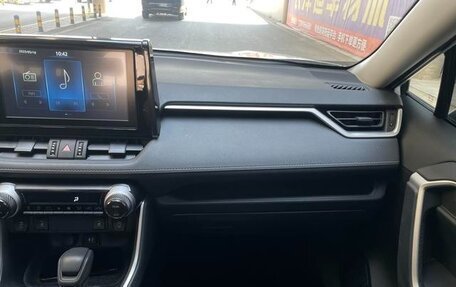 Toyota RAV4, 2021 год, 2 279 100 рублей, 12 фотография