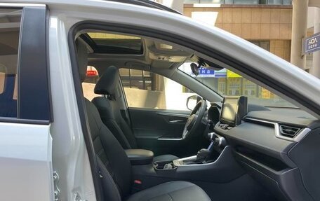 Toyota RAV4, 2021 год, 2 279 100 рублей, 11 фотография