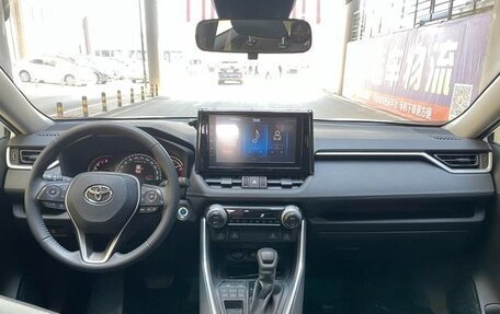 Toyota RAV4, 2021 год, 2 279 100 рублей, 10 фотография