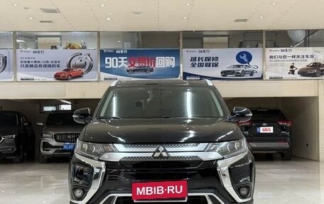 Mitsubishi Outlander III рестайлинг 3, 2021 год, 2 500 000 рублей, 2 фотография