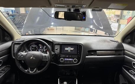 Mitsubishi Outlander III рестайлинг 3, 2021 год, 2 500 000 рублей, 9 фотография
