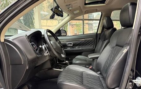 Mitsubishi Outlander III рестайлинг 3, 2021 год, 2 500 000 рублей, 15 фотография