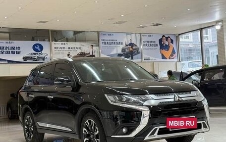 Mitsubishi Outlander III рестайлинг 3, 2021 год, 2 500 000 рублей, 3 фотография