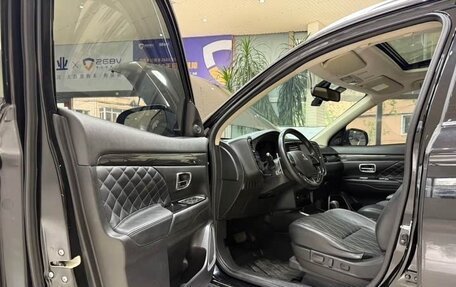 Mitsubishi Outlander III рестайлинг 3, 2021 год, 2 500 000 рублей, 16 фотография