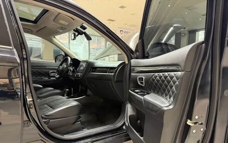 Mitsubishi Outlander III рестайлинг 3, 2021 год, 2 500 000 рублей, 17 фотография