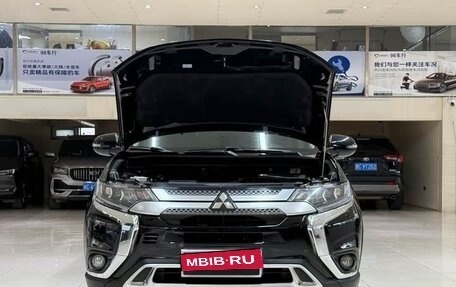 Mitsubishi Outlander III рестайлинг 3, 2021 год, 2 500 000 рублей, 4 фотография