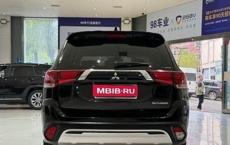 Mitsubishi Outlander III рестайлинг 3, 2021 год, 2 500 000 рублей, 6 фотография