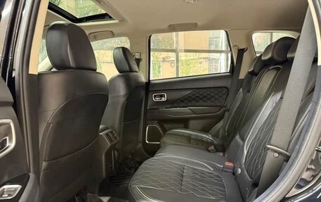 Mitsubishi Outlander III рестайлинг 3, 2021 год, 2 500 000 рублей, 19 фотография