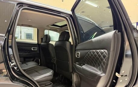 Mitsubishi Outlander III рестайлинг 3, 2021 год, 2 500 000 рублей, 20 фотография