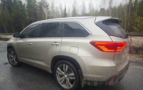 Toyota Highlander III, 2014 год, 4 250 000 рублей, 2 фотография