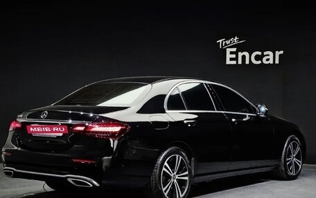 Mercedes-Benz E-Класс, 2021 год, 2 750 000 рублей, 2 фотография