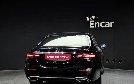 Mercedes-Benz E-Класс, 2021 год, 2 750 000 рублей, 4 фотография