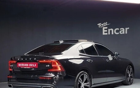 Volvo S60 III, 2022 год, 3 232 887 рублей, 2 фотография