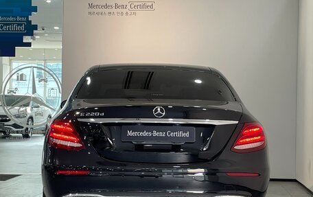 Mercedes-Benz E-Класс, 2020 год, 2 800 000 рублей, 4 фотография