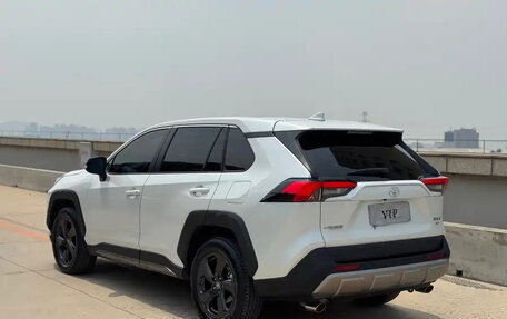 Toyota RAV4, 2022 год, 2 100 055 рублей, 3 фотография