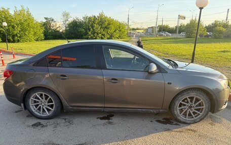 Chevrolet Cruze II, 2010 год, 580 000 рублей, 3 фотография