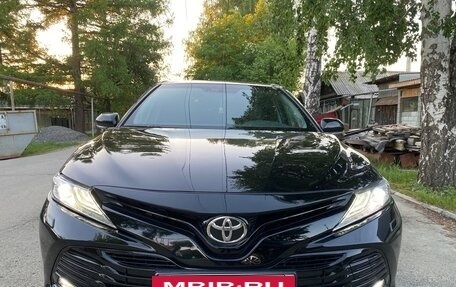 Toyota Camry, 2019 год, 2 600 000 рублей, 3 фотография