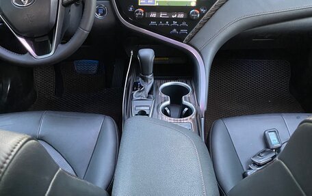 Toyota Camry, 2019 год, 2 600 000 рублей, 10 фотография
