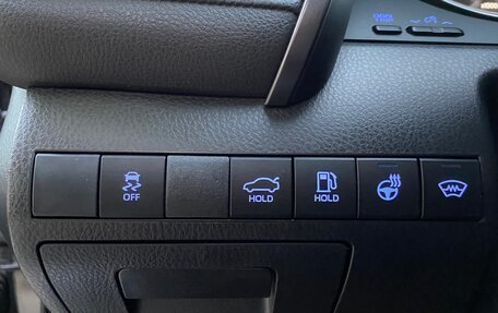 Toyota Camry, 2019 год, 2 600 000 рублей, 17 фотография