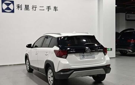 Toyota Yaris XP150 рестайлинг, 2022 год, 1 350 000 рублей, 5 фотография